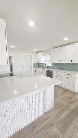 8419 N OLA AVENUE, Tampa, FL 33604