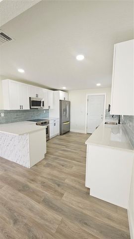 8419 N OLA AVENUE, Tampa, FL 33604