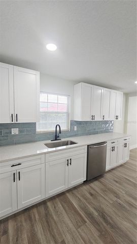 8419 N OLA AVENUE, Tampa, FL 33604