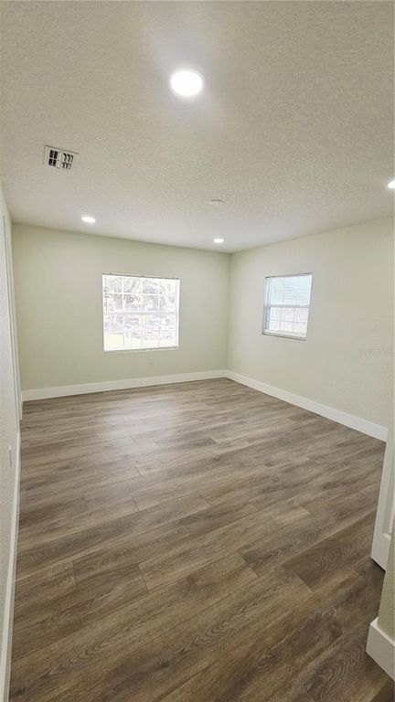 Image 16 of property listing at 8419 N OLA AVENUE, Tampa, FL 33604