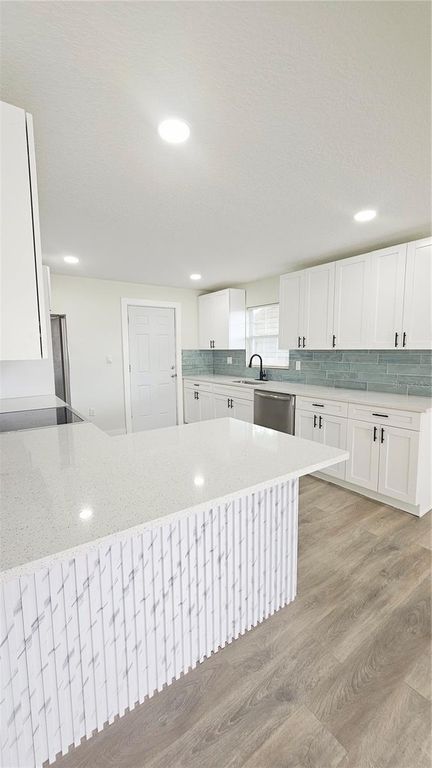 Image 4 of property listing at 8419 N OLA AVENUE, Tampa, FL 33604