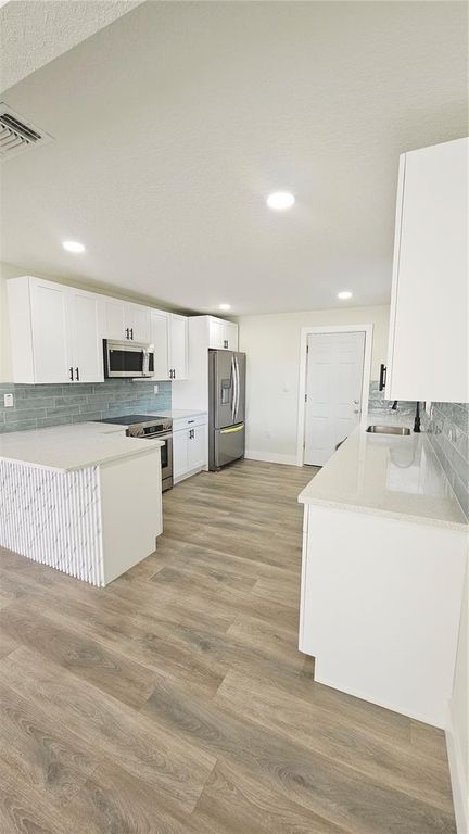 Image 5 of property listing at 8419 N OLA AVENUE, Tampa, FL 33604