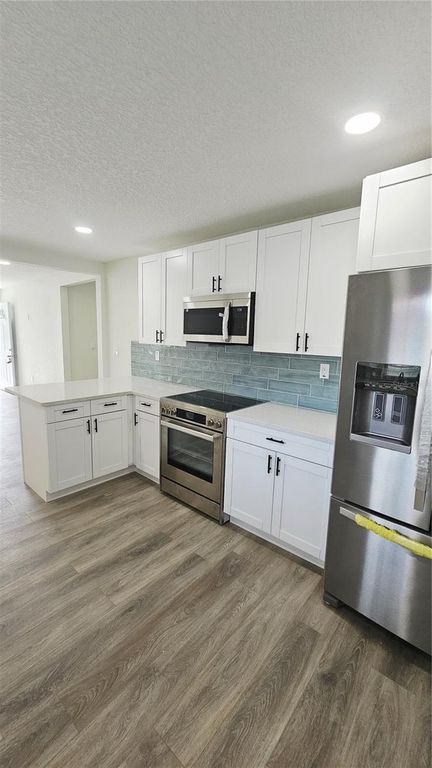 Image 8 of property listing at 8419 N OLA AVENUE, Tampa, FL 33604