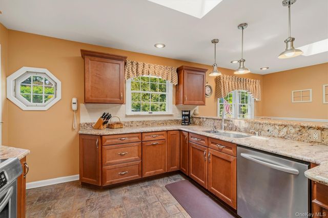 18 Maureen Lane, Middletown, NY 10940