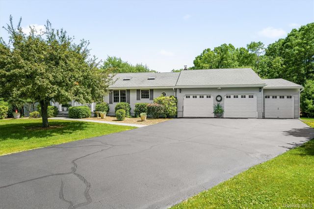 18 Maureen Lane, Middletown, NY 10940