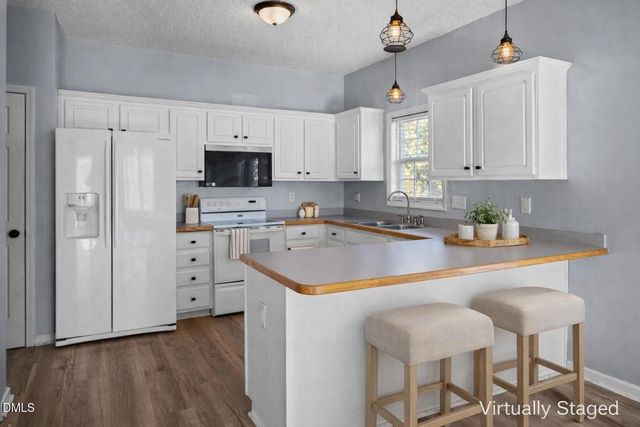 70 Meadow Hills Drive, Four Oaks, NC 27524