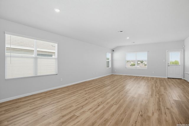 13138 Rosemary Cv, St Hedwig, TX 78152