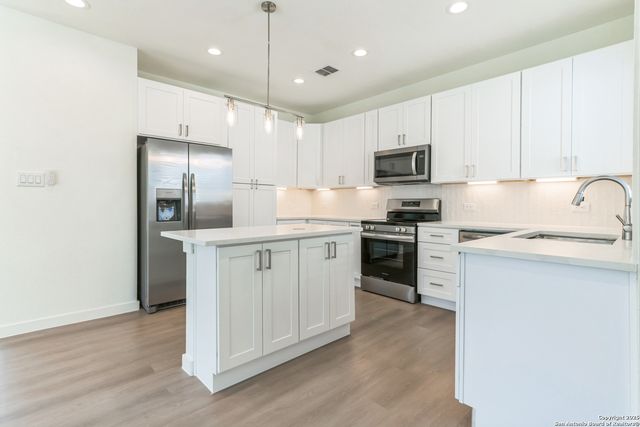 307 S Olive St, San Antonio, TX 78203