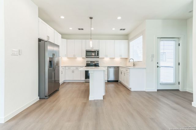 307 S Olive St, San Antonio, TX 78203