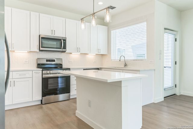 307 S Olive St, San Antonio, TX 78203