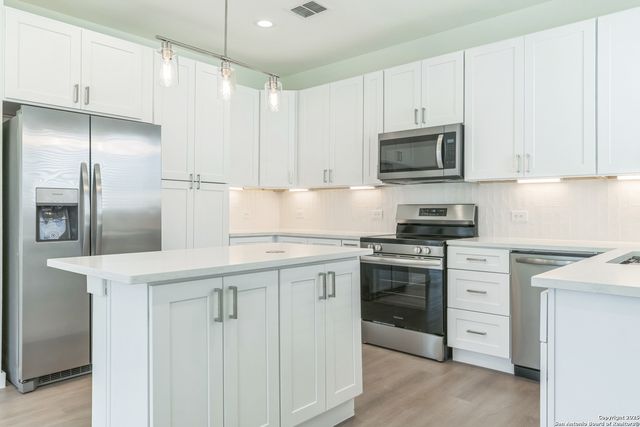 307 S Olive St, San Antonio, TX 78203