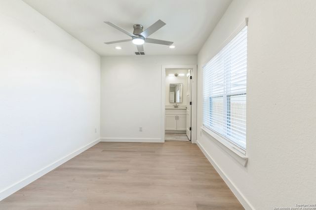 307 S Olive St, San Antonio, TX 78203