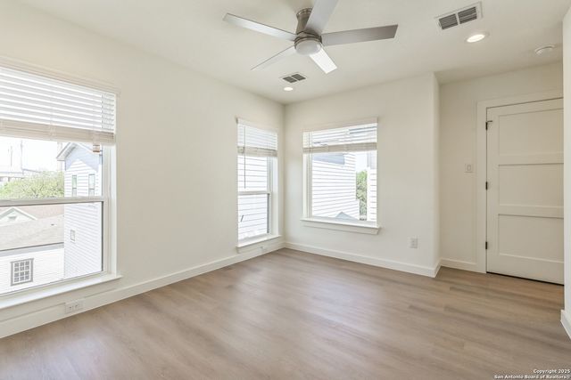 307 S Olive St, San Antonio, TX 78203