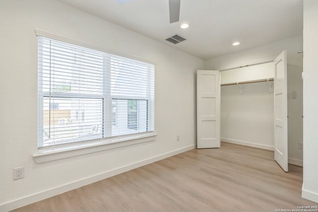 307 S Olive St, San Antonio, TX 78203