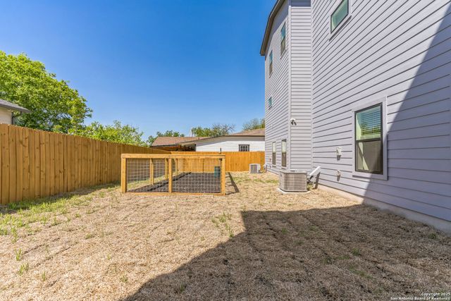 307 S Olive St, San Antonio, TX 78203