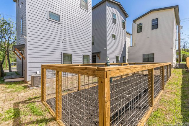 307 S Olive St, San Antonio, TX 78203