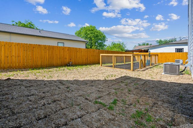 307 S Olive St, San Antonio, TX 78203