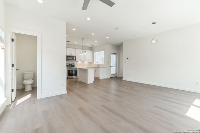 307 S Olive St, San Antonio, TX 78203