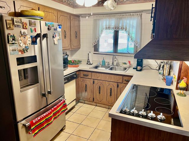 336 Flossmoor Avenue, Waukegan, IL 60085