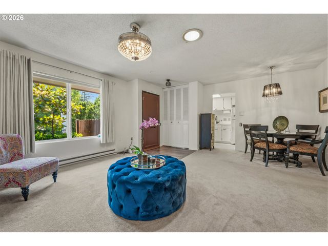 15100 Sw CROWN Dr 6, King City, OR 97224