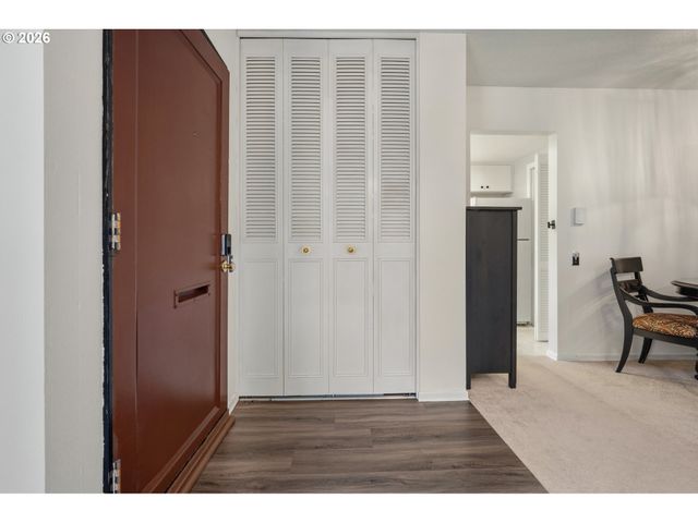 15100 Sw CROWN Dr 6, King City, OR 97224