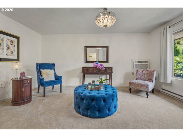 15100 Sw CROWN Dr 6, King City, OR 97224