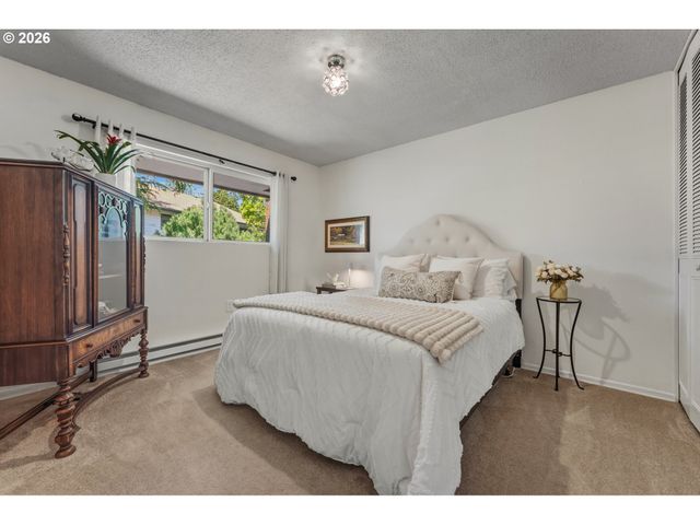 15100 Sw CROWN Dr 6, King City, OR 97224