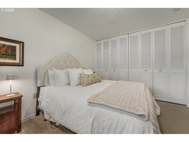 15100 Sw CROWN Dr 6, King City, OR 97224