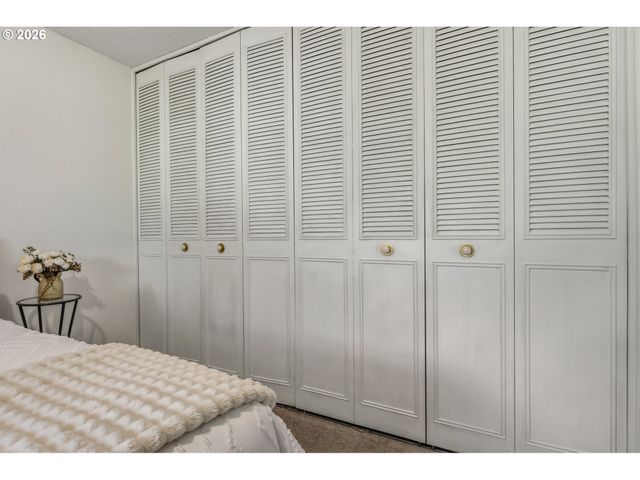 15100 Sw CROWN Dr 6, King City, OR 97224