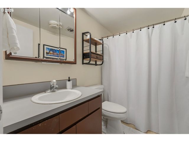 15100 Sw CROWN Dr 6, King City, OR 97224