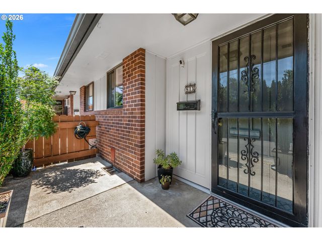 15100 Sw CROWN Dr 6, King City, OR 97224