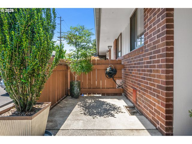 15100 Sw CROWN Dr 6, King City, OR 97224