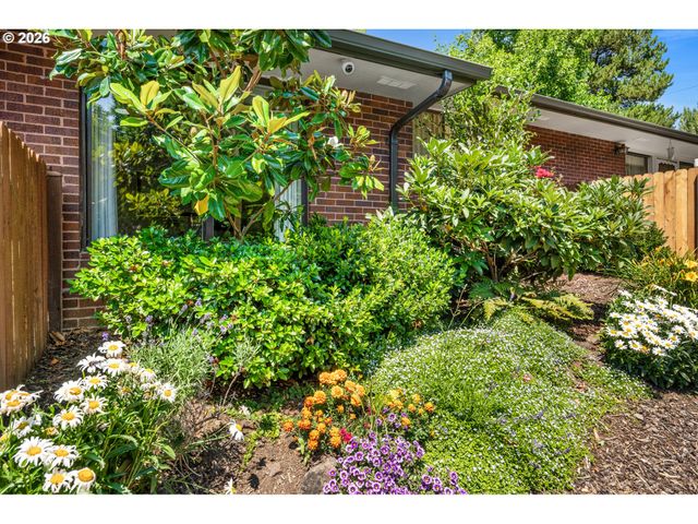 15100 Sw CROWN Dr 6, King City, OR 97224