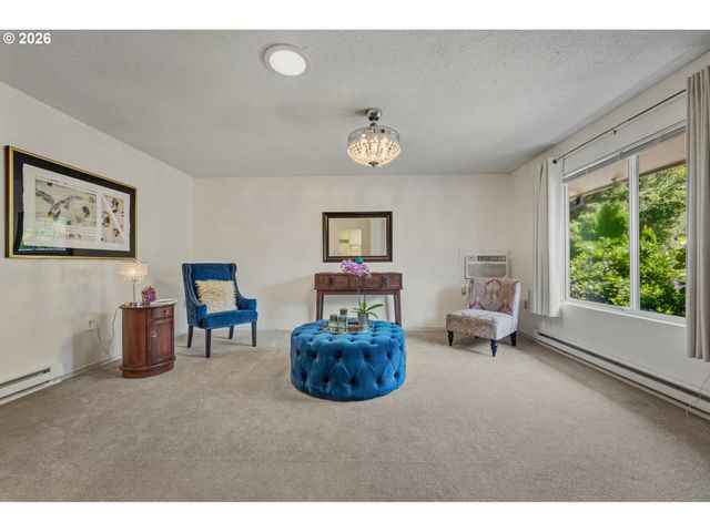 15100 Sw CROWN Dr 6, King City, OR 97224
