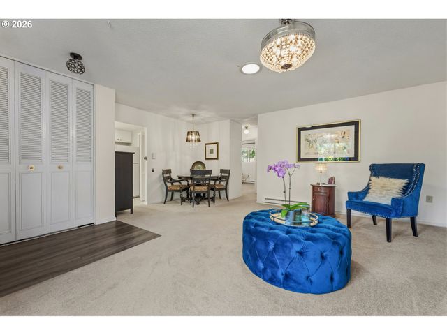 15100 Sw CROWN Dr 6, King City, OR 97224