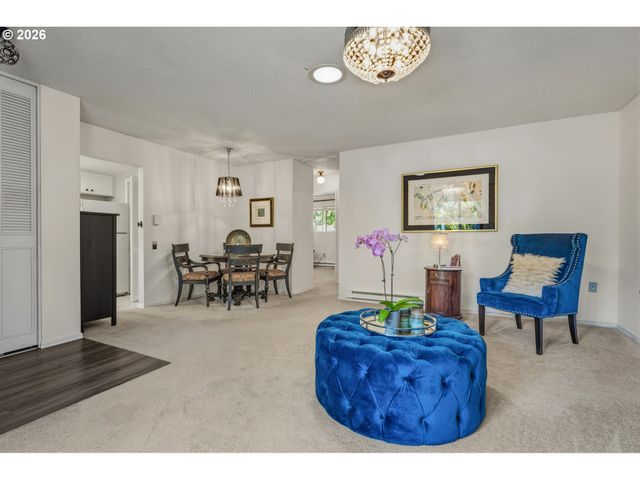 15100 Sw CROWN Dr 6, King City, OR 97224