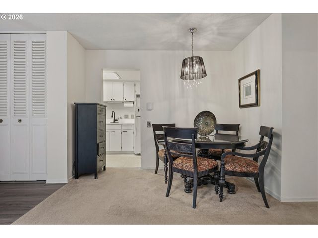 15100 Sw CROWN Dr 6, King City, OR 97224