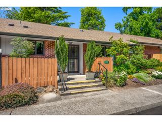 15100 Sw CROWN Dr 6, King City, OR 97224
