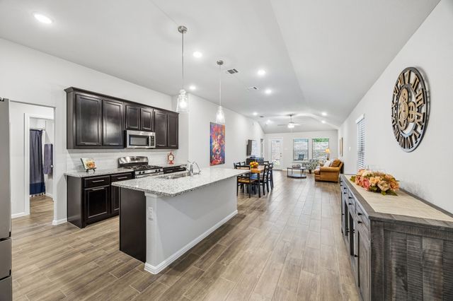 14061 Earlham Street, Pilot Point, TX 76258