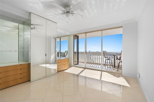 1000 W Island Blvd 3002, Aventura, FL 33160