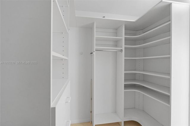 1000 W Island Blvd 3002, Aventura, FL 33160