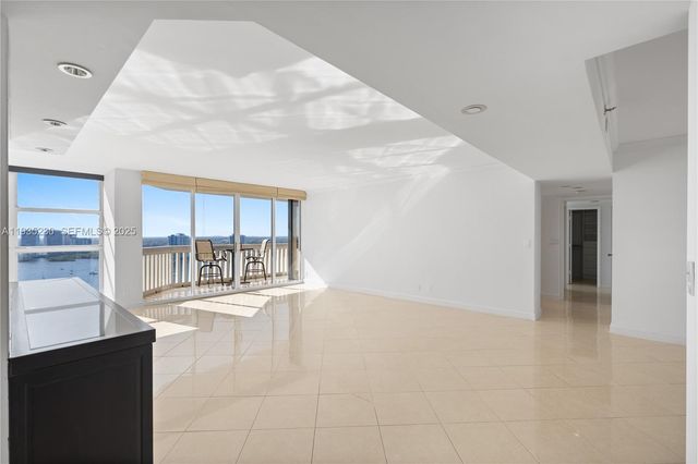 1000 W Island Blvd 3002, Aventura, FL 33160