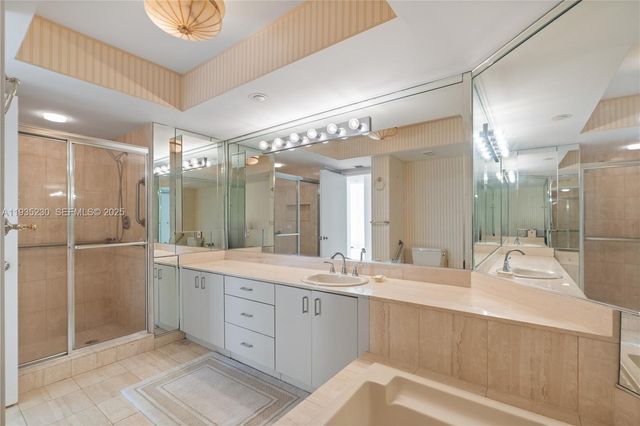 1000 W Island Blvd 3002, Aventura, FL 33160