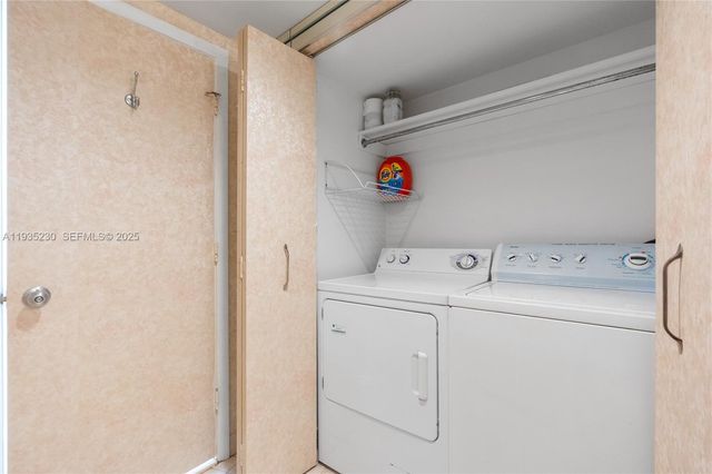 1000 W Island Blvd 3002, Aventura, FL 33160