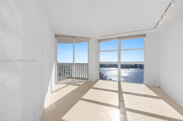 1000 W Island Blvd 3002, Aventura, FL 33160