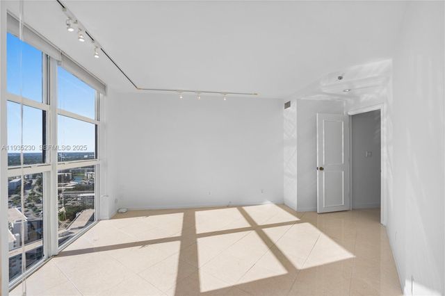 1000 W Island Blvd 3002, Aventura, FL 33160