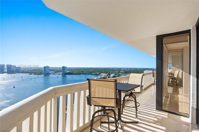 1000 W Island Blvd 3002, Aventura, FL 33160