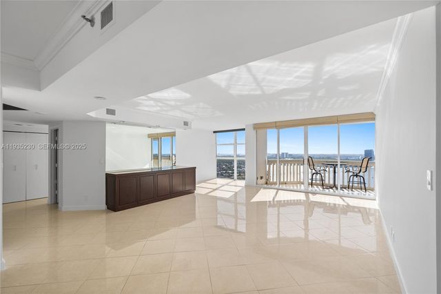 1000 W Island Blvd 3002, Aventura, FL 33160