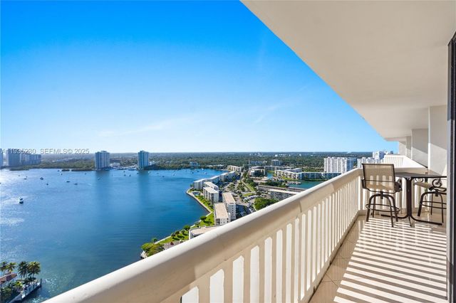 1000 W Island Blvd 3002, Aventura, FL 33160