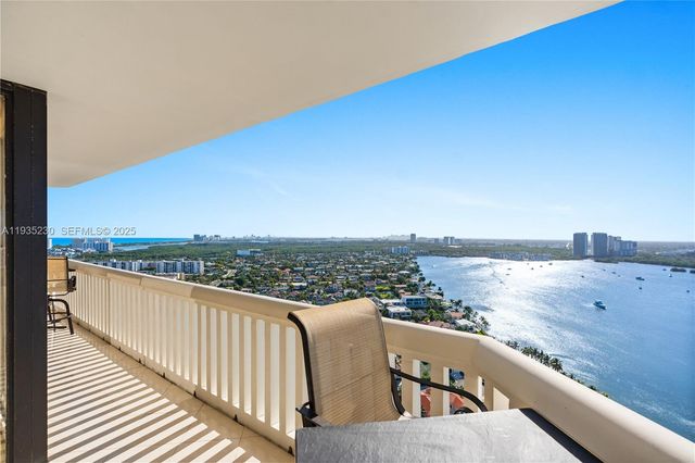 1000 W Island Blvd 3002, Aventura, FL 33160